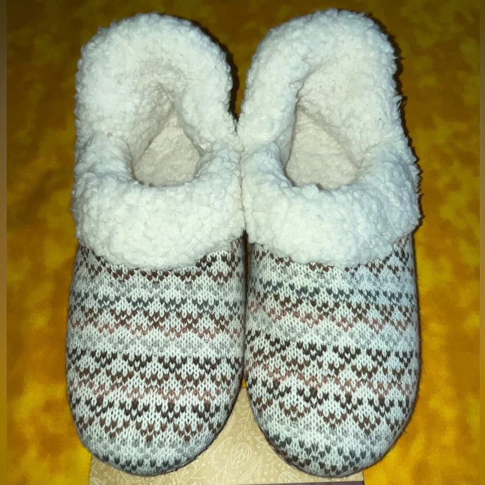 Muk Luks ~ Cozy Slippers